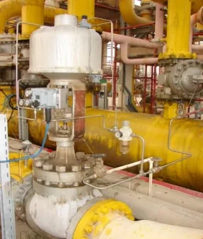 Control valve with upgraded positioner on a gas plant pipe rack
